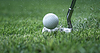 El club de golf golpea la pelota de golf | Foto de stock