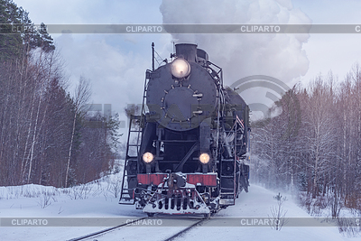 Retro-Dampfzug bewegt sich am Wintertag | Foto mit hoher Auflösung |ID 7440117